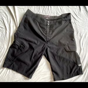 Fox Ranger biking shorts in Black (size 34)